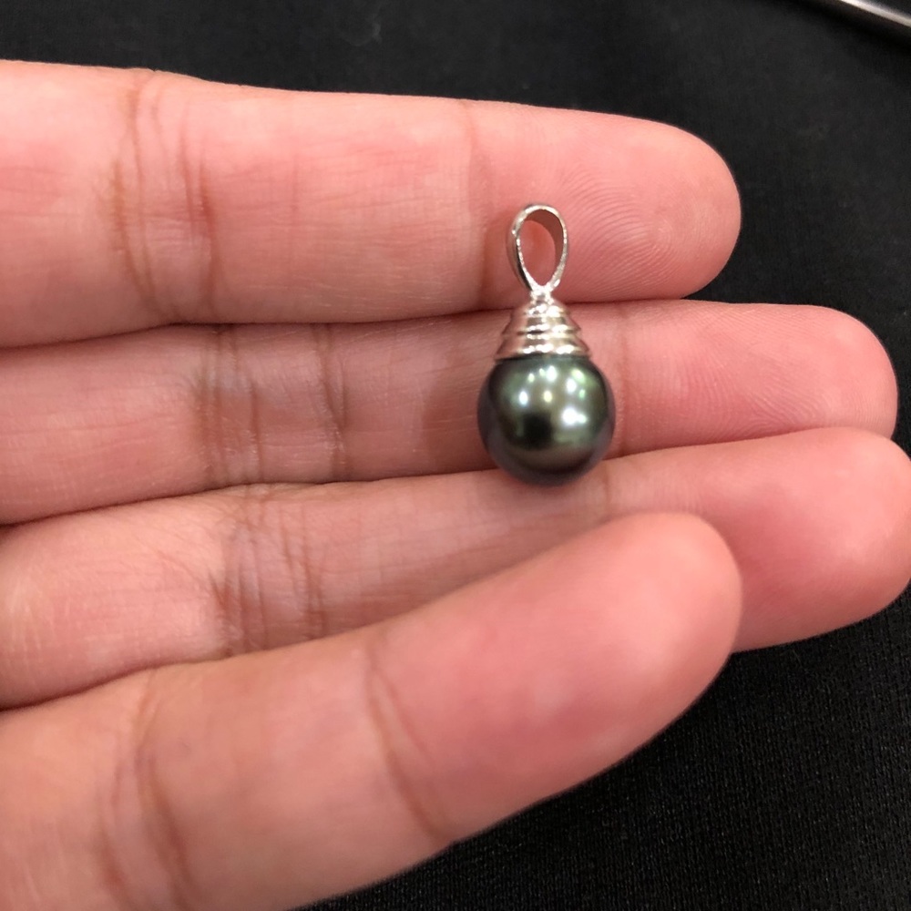Tahitian Pearl Pendant in 14k Gold (not plated)